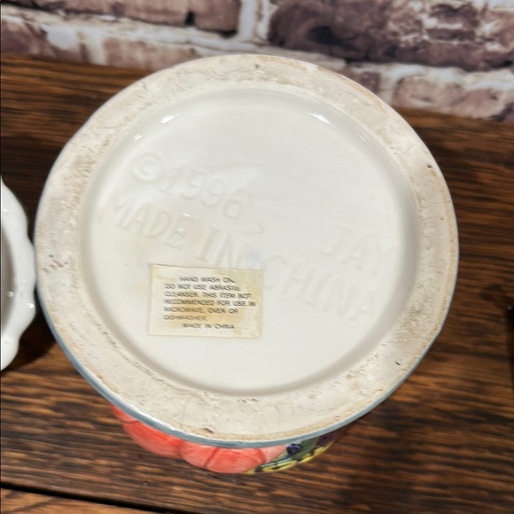 Vintage 1996 Ceramic Tomato Canister with Lid - Picture 5 of 7